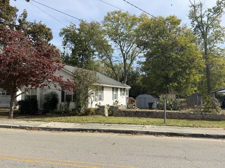Property Photo: 737 Maplewood Ave TN 37388