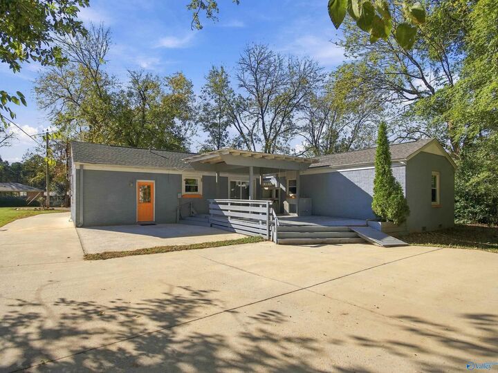 Property Photo: 2104 SW Hansel Avenue SW AL 35802