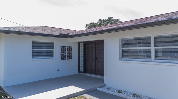 Property Photo: 5150 York Court FL 33904