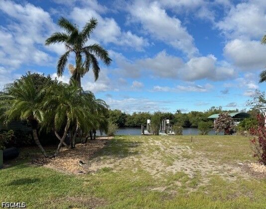 Property Photo:  208 Sun Circle  FL 33905 