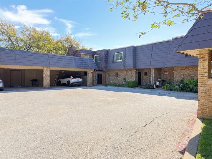Property Photo: 207 E Harwood Road 18 TX 76039