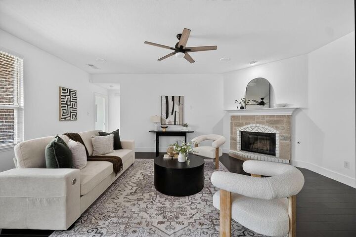 Property Photo:  605 Stableford Street  TX 75009 