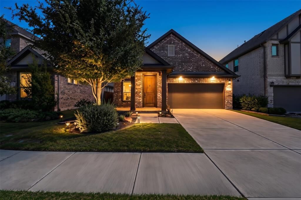 Property Photo:  4816 Zilker Avenue  TX 75010 