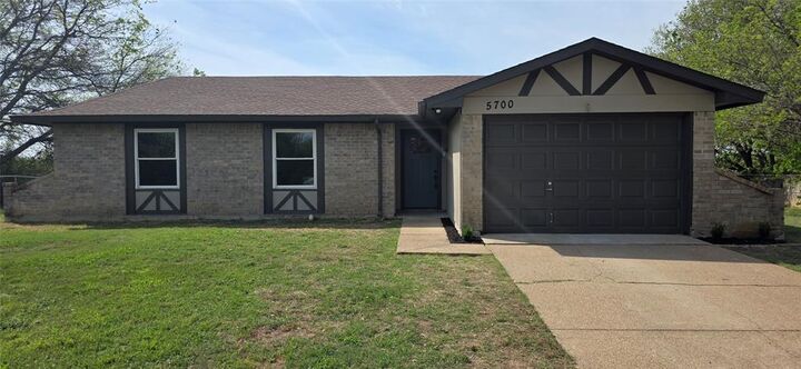 Property Photo:  5700 Saddleback Circle  TX 76148 