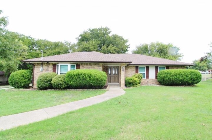 Property Photo: 1421 Tahoe Lane TX 76065