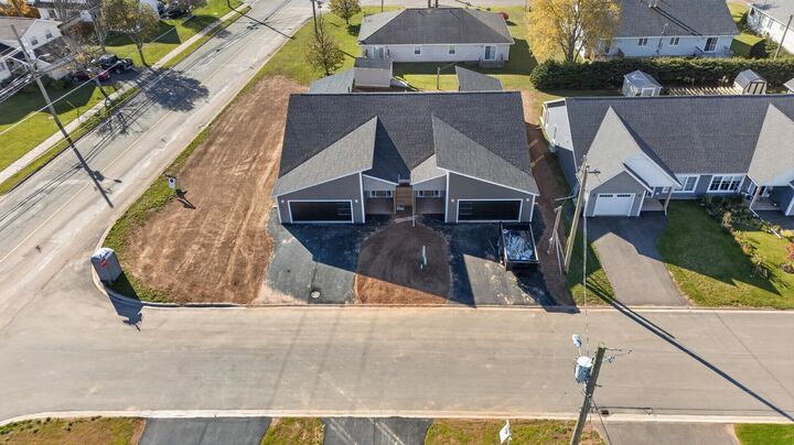 Property Photo:  176 Key Avenue  PE C1N 6G3 