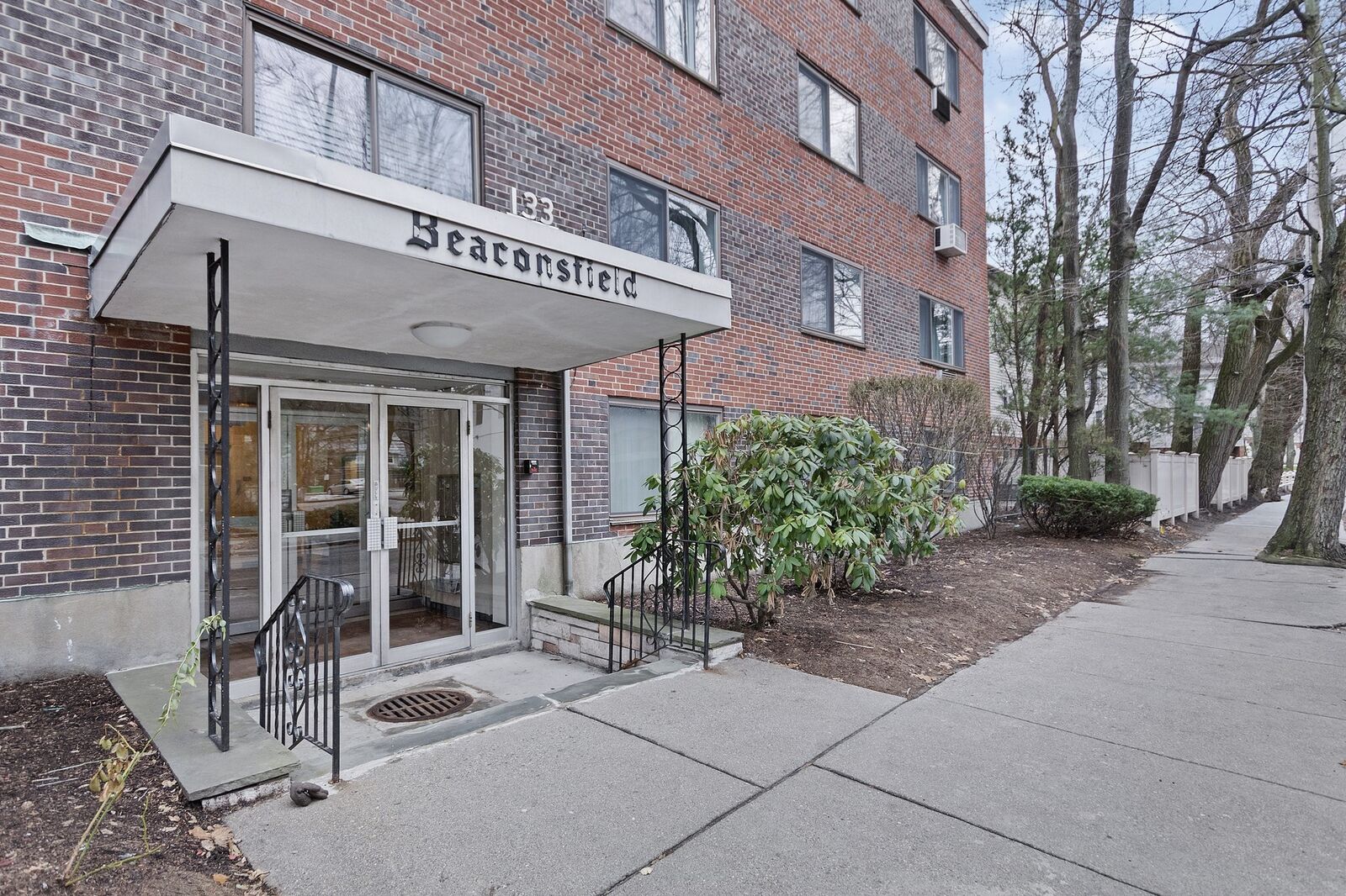Property Photo:  133 Beaconsfield Rd 14  MA 02445 