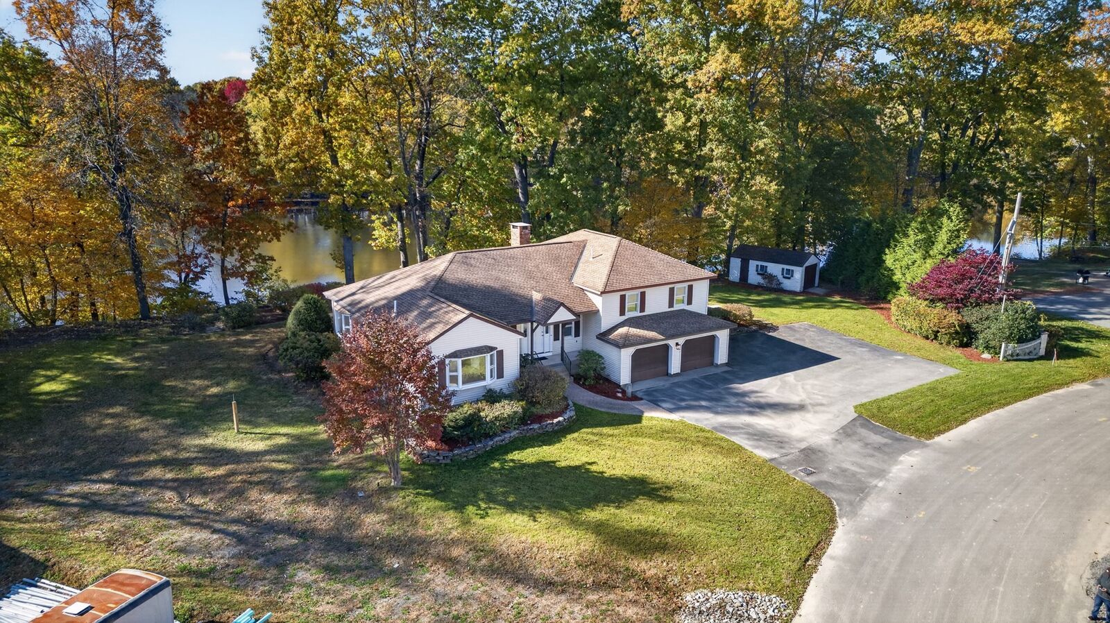 Property Photo:  1 Atkinson Circle  NH 03051 