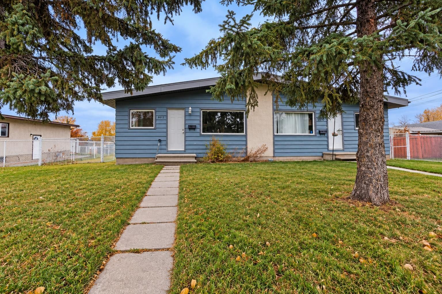Property Photo: 9812 97 Park Avenue AB T8V 0E1