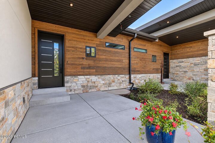 Property Photo: 11529 N Groves Edge Drive UT 84036