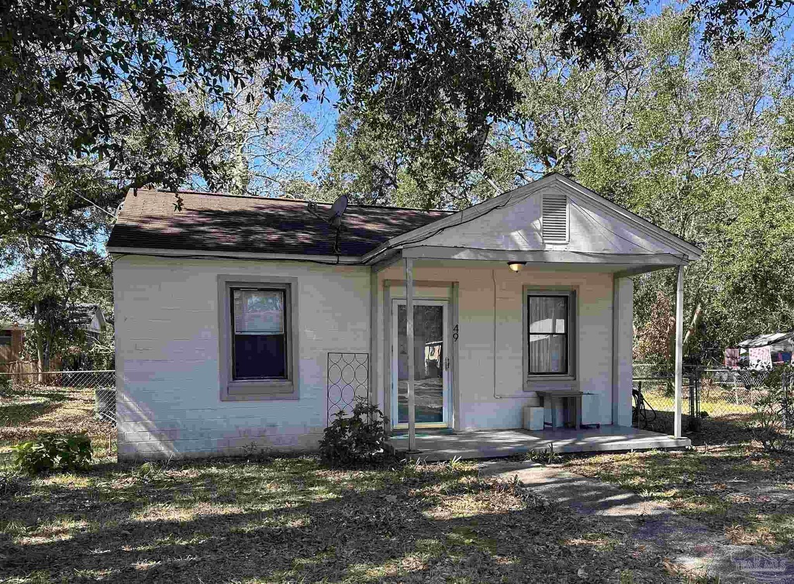 Property Photo:  49 W Carver Dr  FL 32507 