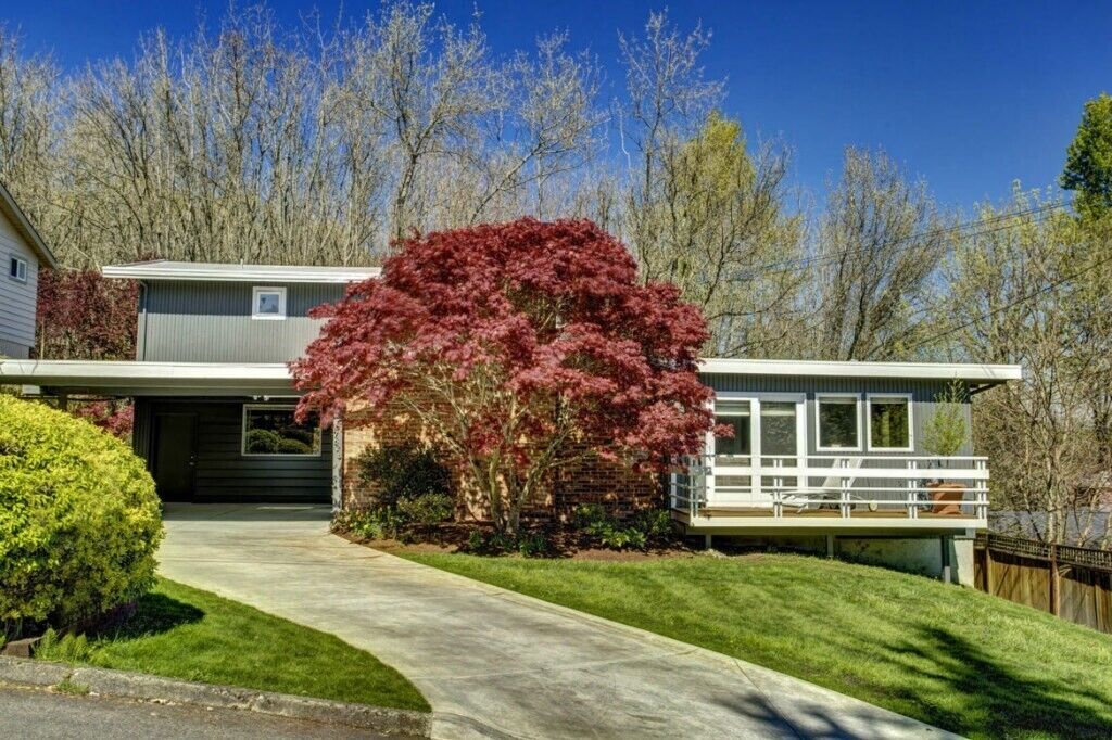 Property Photo:  7628 SE 34th Street  WA 98040 