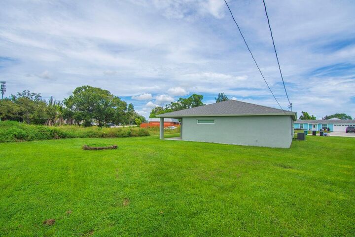 Property Photo:  718 NE Perch Lane  FL 34983 