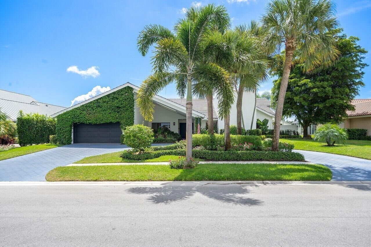 Property Photo: 17152 Cassava Way FL 33487