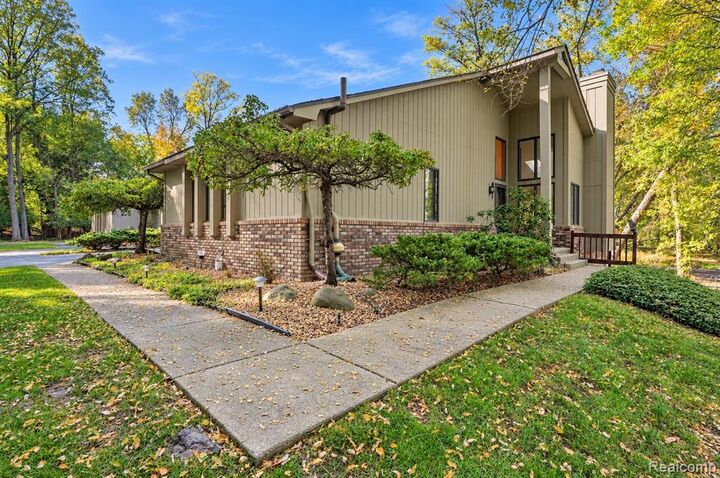 Property Photo: 7550 Hemlock Drive 5 MI 48324