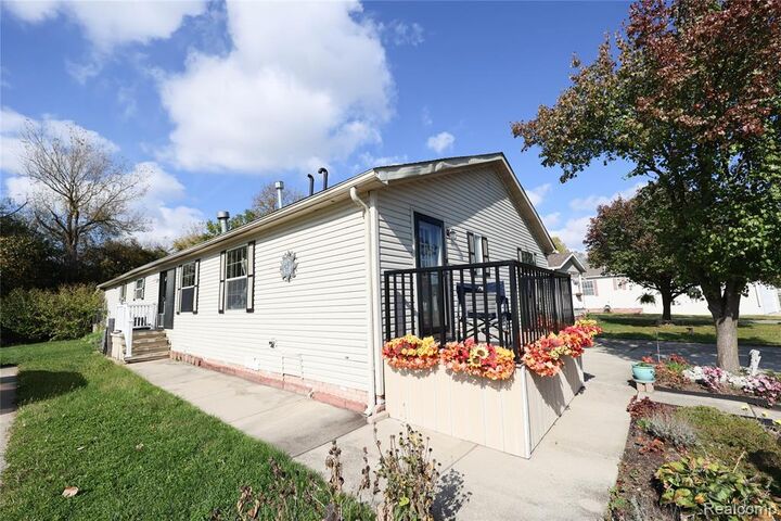 Property Photo:  29760 Meadow Lane  MI 48173 