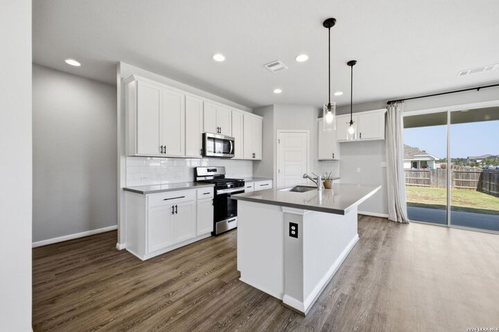 Property Photo:  104 Ladolia Ln  TX 78666 