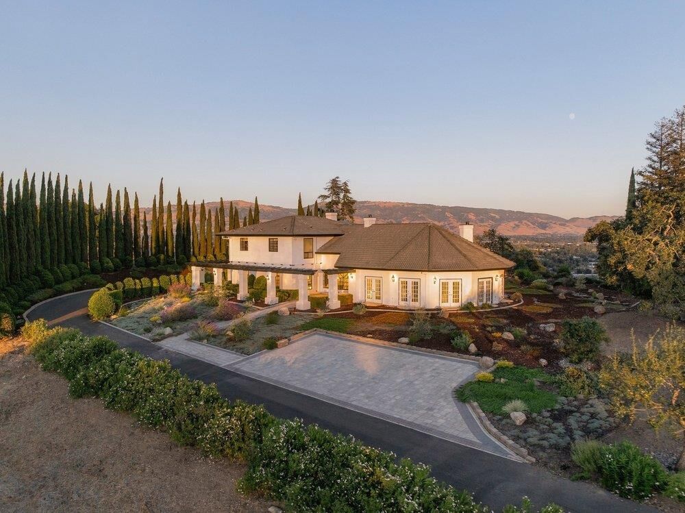 Property Photo:  825 West San Martin Avenue  CA 95046 