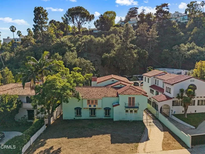 Property Photo:  2641 N Vermont Avenue  CA 90027 