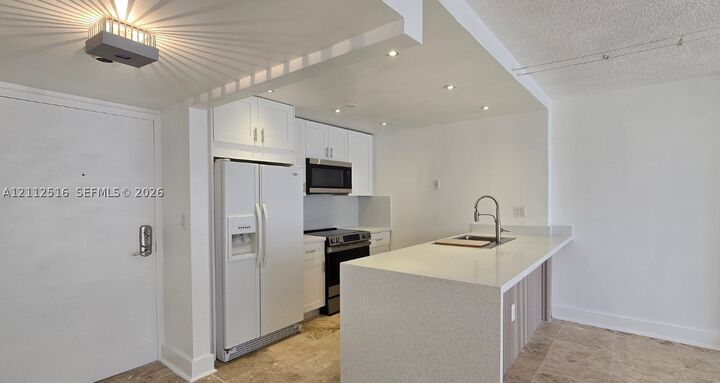 Property Photo: 600 NE 36th St 1517 FL 33137