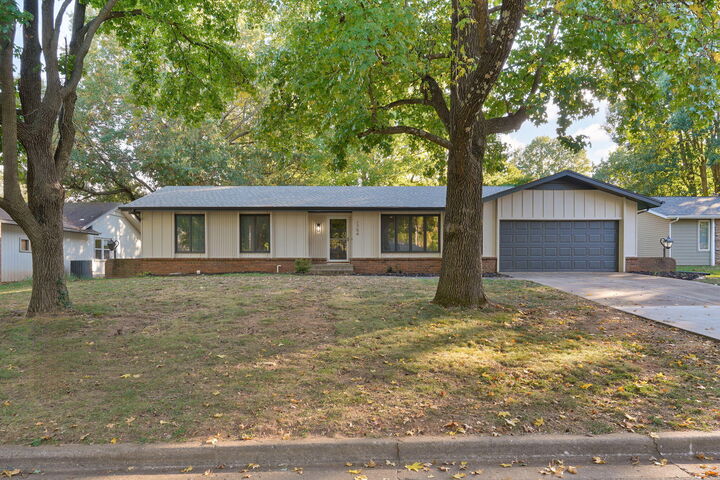 Property Photo: 1754 E Cardinal Street MO 65804