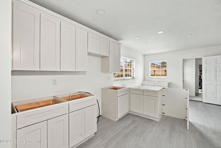 Property Photo: 1400 Hoy Lake Court FL 32955