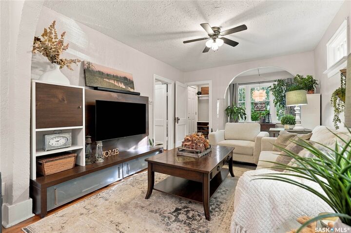 Property Photo: 931 4th Avenue N SK S7K 2N5