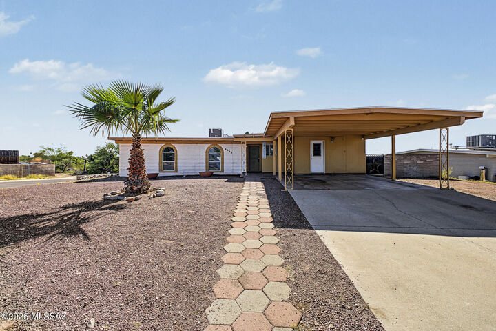 Property Photo: 8962 E 39th Street AZ 85730