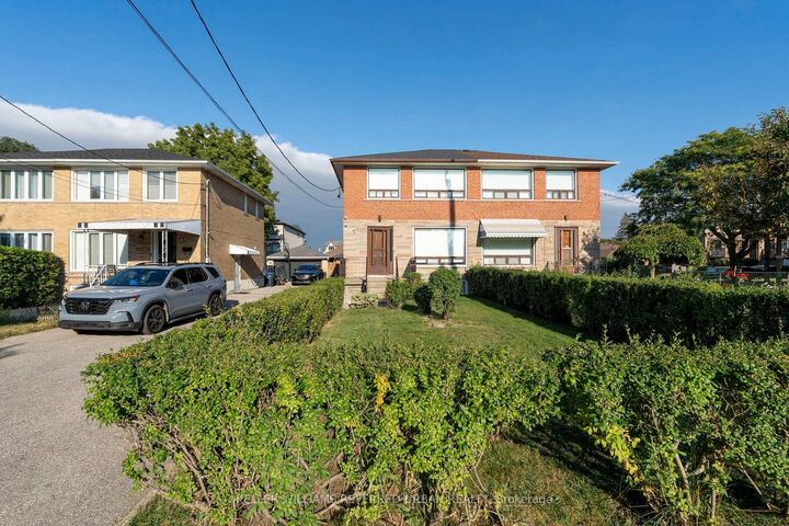 Property Photo:  3 Duckworth Street  ON M6M 4W3 
