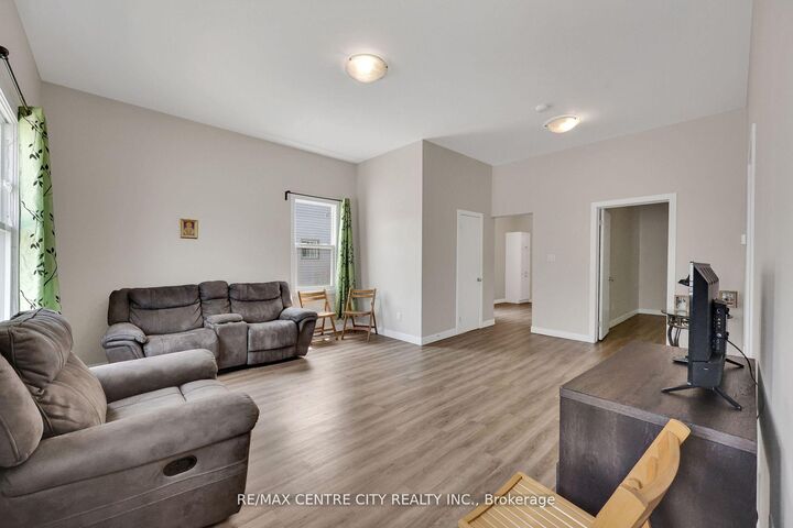 Property Photo:  101 Hamilton Road  ON N6B 1N2 
