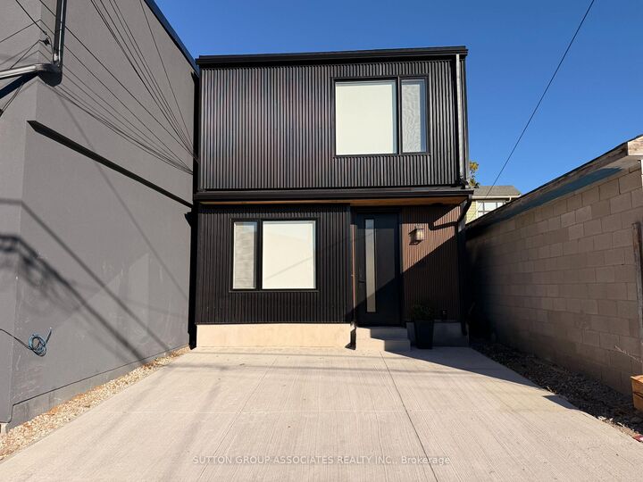 Property Photo:  29 Earnscliffe Road Laneway Unit  ON M6E 1J4 
