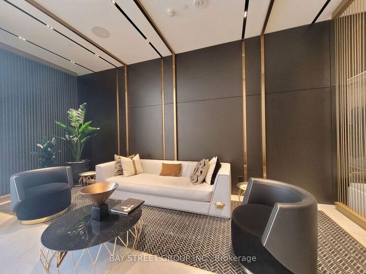 Property Photo:  319 Jarvis Street 4911  ON M5B 2C2 