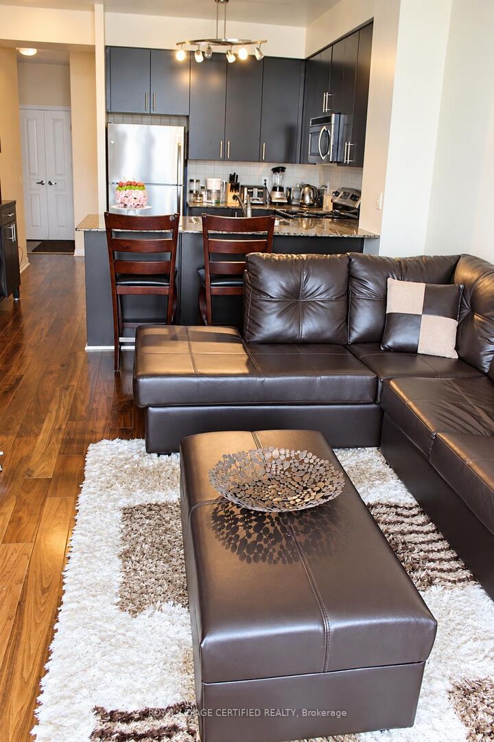 Property Photo:  225 Webb Drive 3206  ON L5B 3Y5 