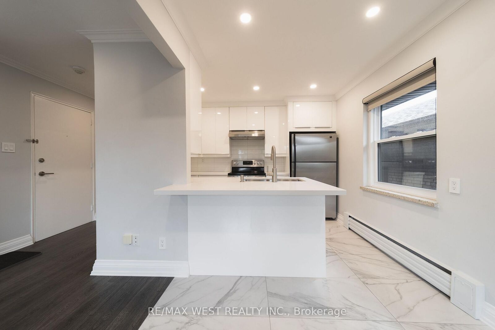 Property Photo:  237 Melrose Street 7  ON M8Y 1B8 