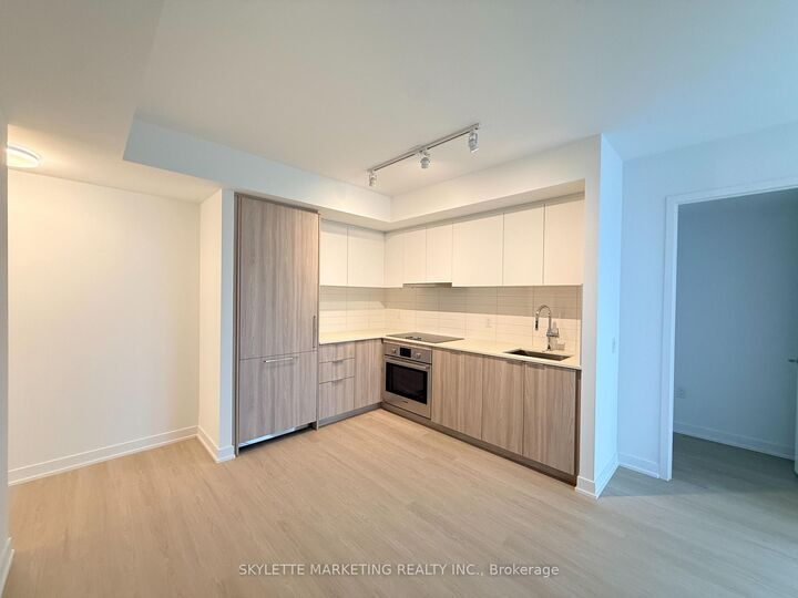 Property Photo:  15 David Salomon Drive 1405  ON M3C 0T2 