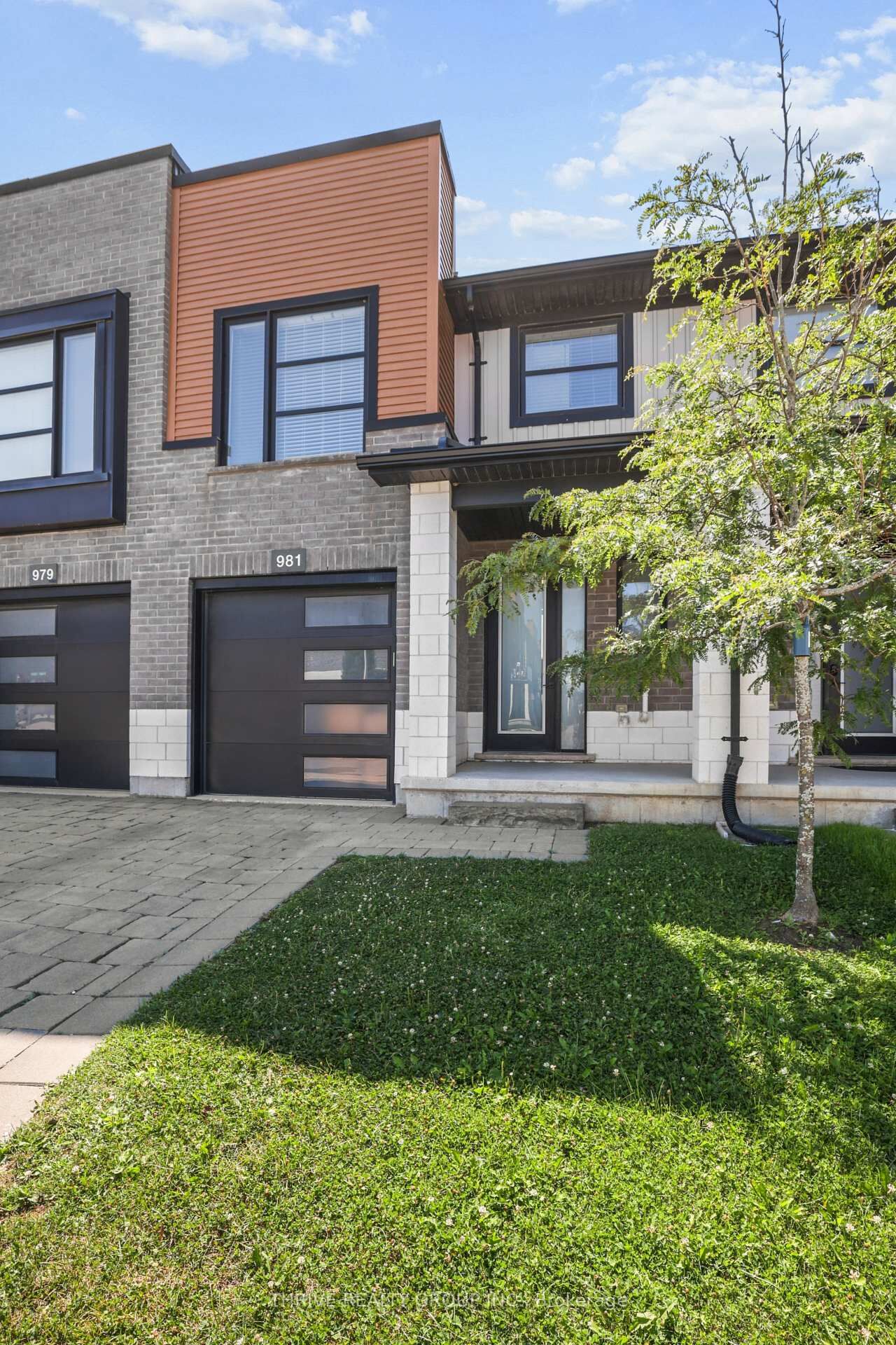 Property Photo:  981 West Village Square  ON N6H 0J7 