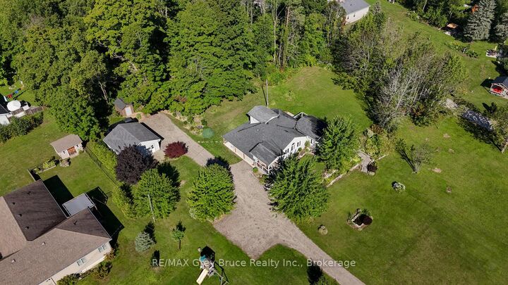 Property Photo:  106 Drive-In Crescent  ON N4K 5N7 
