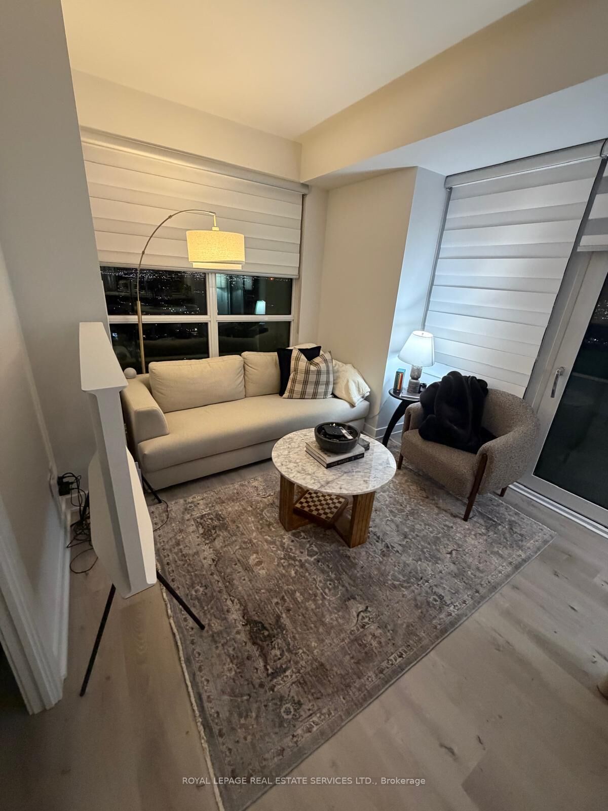 Property Photo:  430 Square One Drive 4111  ON L5B 0L6 
