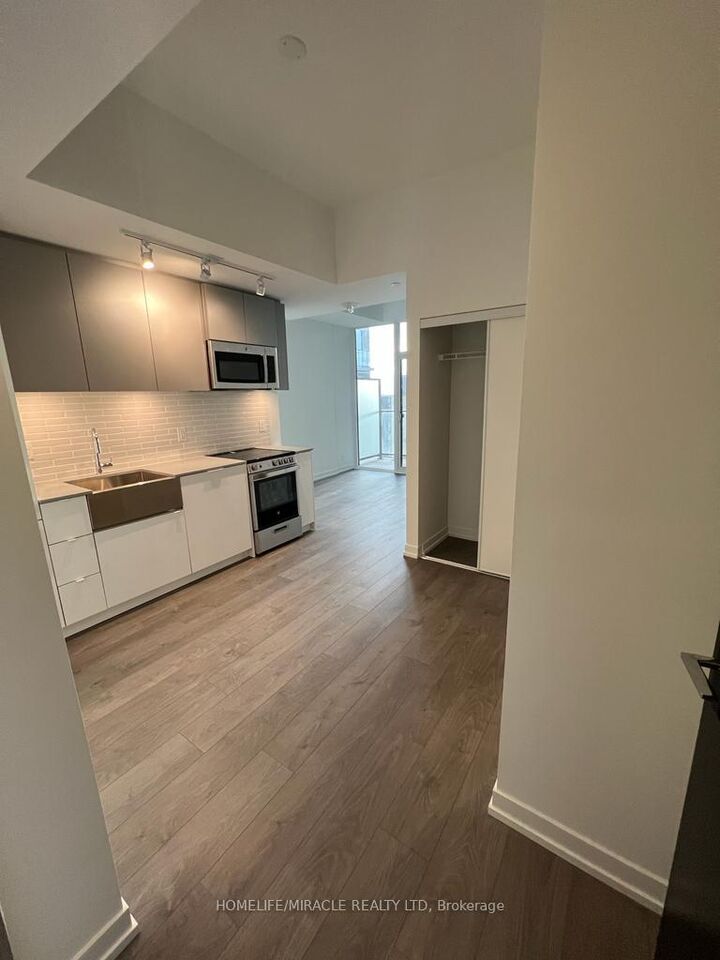 Property Photo:  270 Dufferin Street 914  ON M6K 0H8 