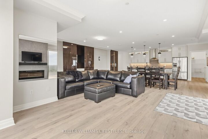 Property Photo:  330 Ridout Street N 2704  ON N6C 3Z3 