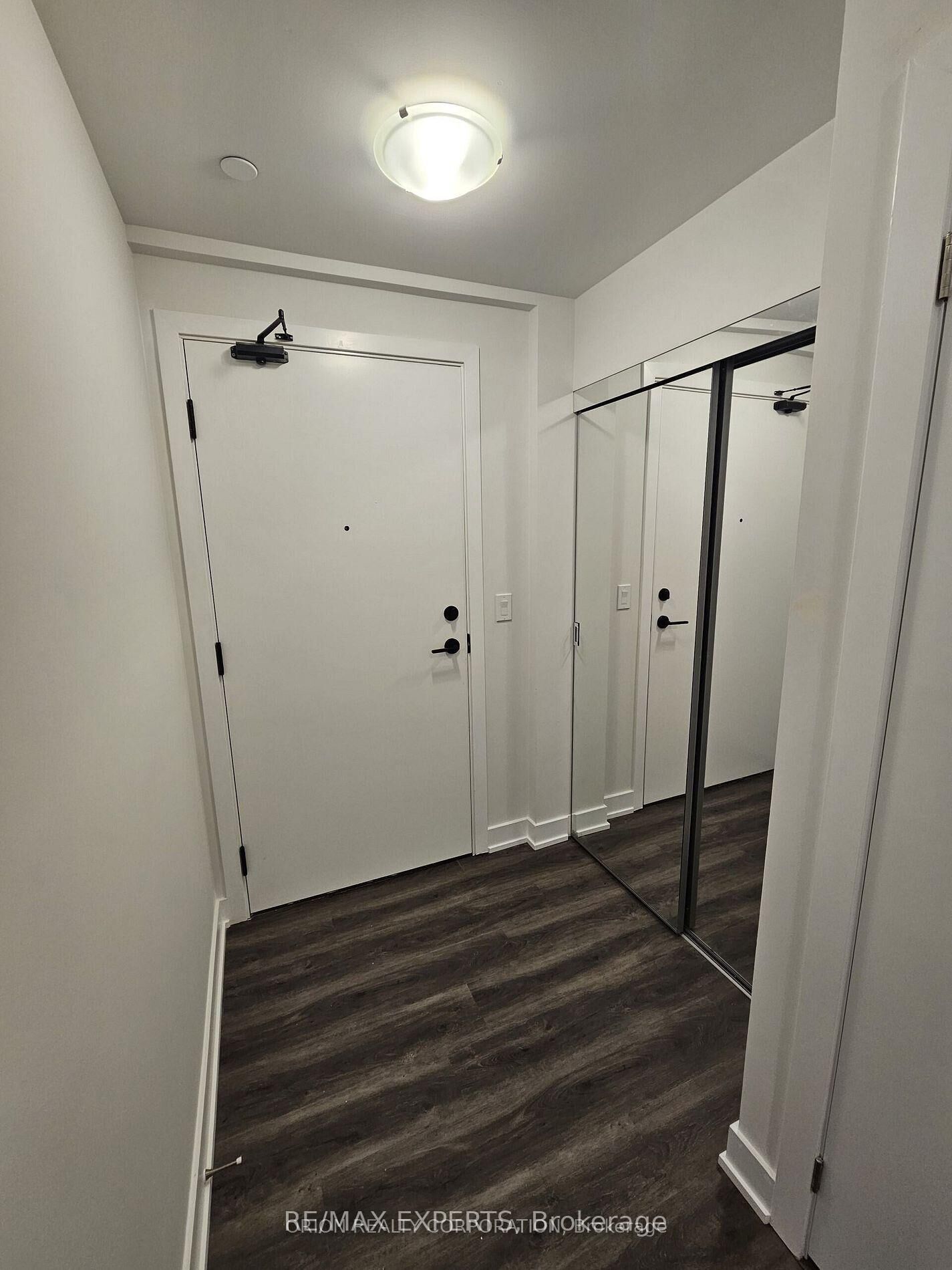 Property Photo:  4130 Parkside Village Drive 705  ON L5B 0L7 