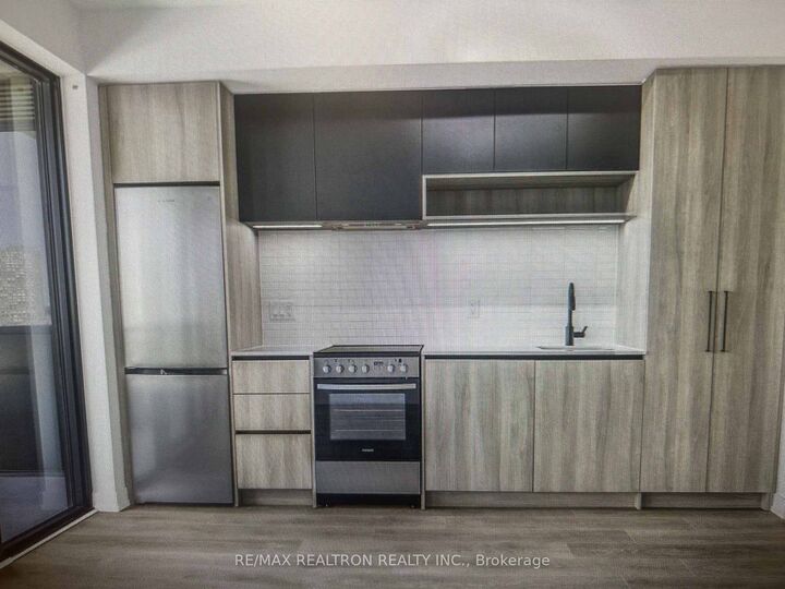 Property Photo:  181 Sterling Road 918  ON M6R 2B2 