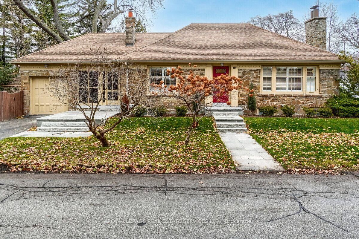Property Photo:  880 Royal York Road  ON M8Y 2V6 