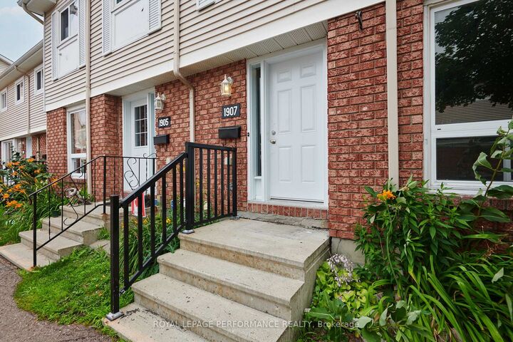 Property Photo: 1907 Colorado Lane 33 ON K1C 6V4