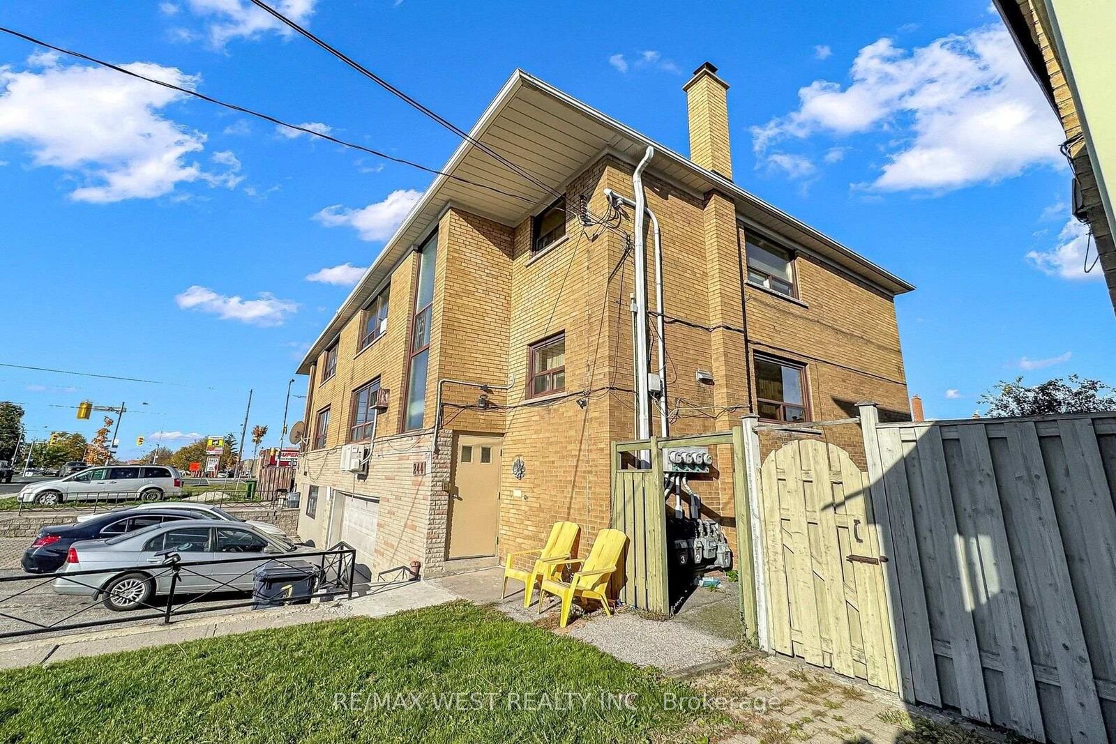 Property Photo: 244 Overbrook Place ON M3H 4R7