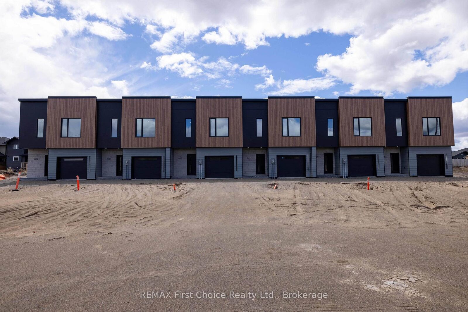 Property Photo: 832 Weiler Boulevard ON P7C 0A7