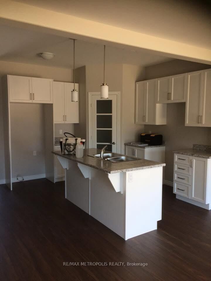 Property Photo:  38 Ledgerock Court  ON K8R 0A1 