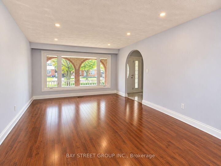 Property Photo:  237 Lawnhurst Court Upper Level  ON L8V 4R4 