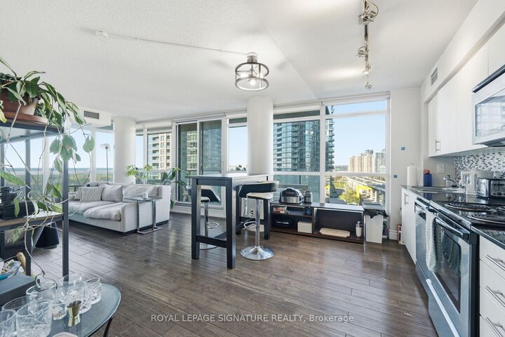 Property Photo: 209 Fort York Boulevard 1359 ON M5V 4A1
