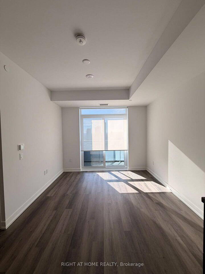 Property Photo:  5 Meadowdale Road 2509  ON L4K 0C7 